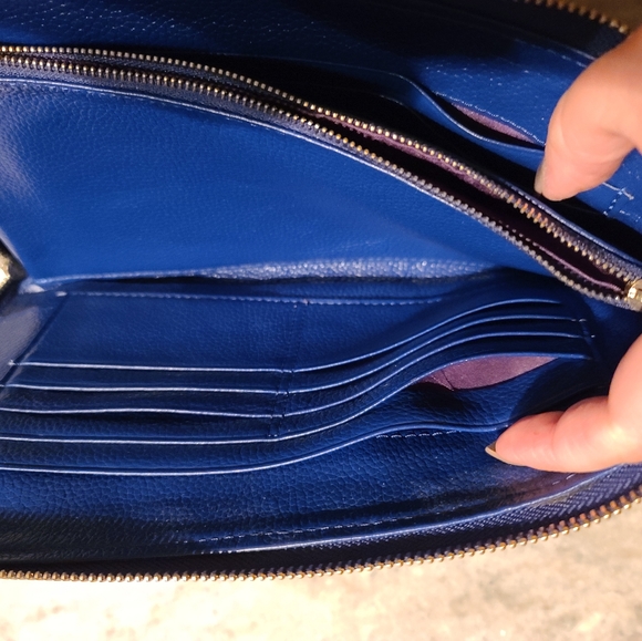 Zenith Wrislet for cards, passport...very roomy NWOT - Picture 3 of 5